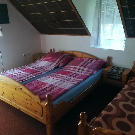 Leander Vendeghaz Apartment *