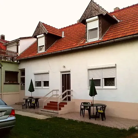 Leander Vendeghaz * Balatonfured