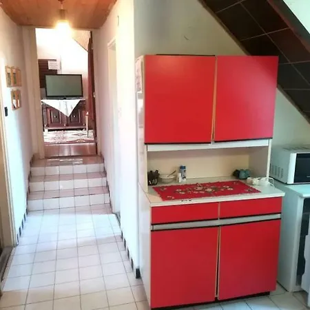 Leander Vendeghaz Apartment *